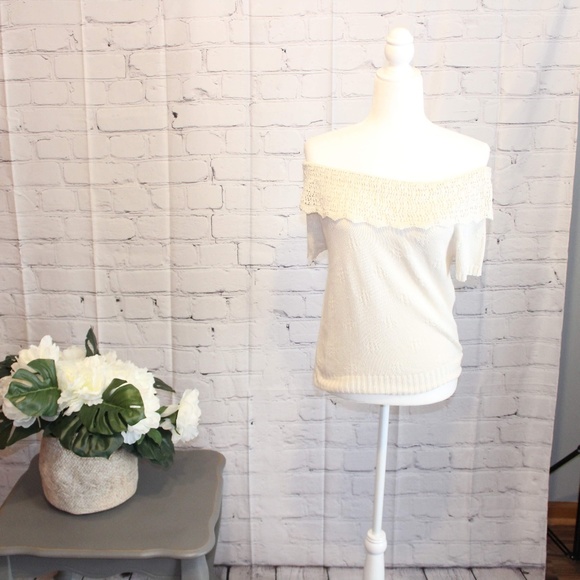 Pins & Needles Urban Outfitters Off Shoulder Top - Picture 2 of 7